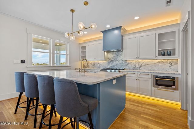 208 Radio Island Road, Morehead City, NC 28557