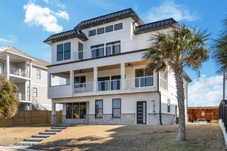 208 Radio Island Road, Morehead City, NC 28557