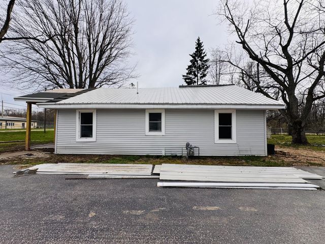 1250 S 15th Street, Niles, MI 49120