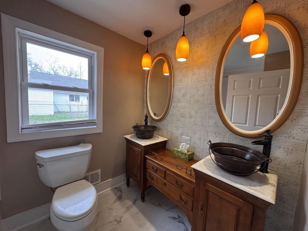1250 S 15th Street, Niles, MI 49120