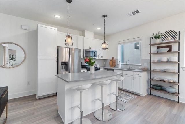 2827 Manor RD 3102, Austin, TX 78722