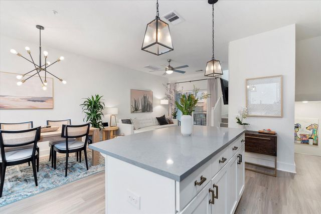 2827 Manor RD 3102, Austin, TX 78722