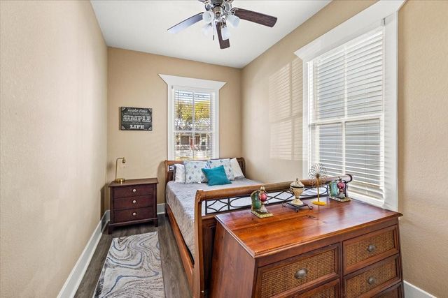 2823 Avenue Q A, Galveston, TX 77550