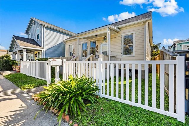 2823 Avenue Q A, Galveston, TX 77550