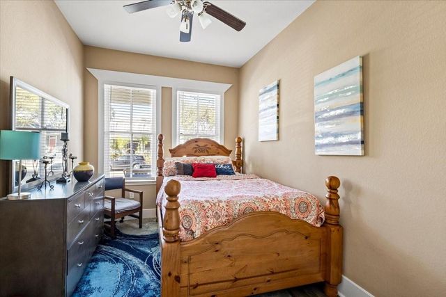 2823 Avenue Q A, Galveston, TX 77550