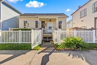 2823 Avenue Q A, Galveston, TX 77550