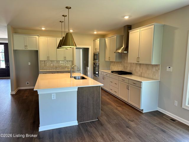 6827 Meadows Bend Ct, Orchard Grass, KY 40014