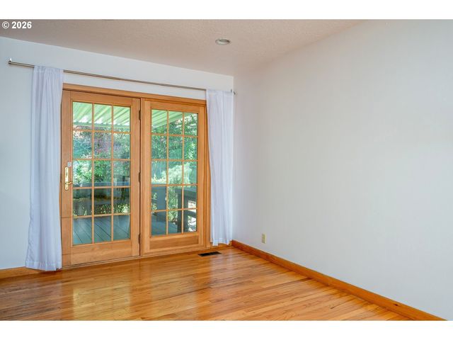 5815 Sw HUDDLESON St, Portland, OR 97219