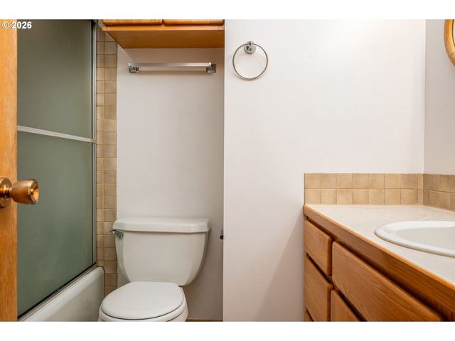 5815 Sw HUDDLESON St, Portland, OR 97219