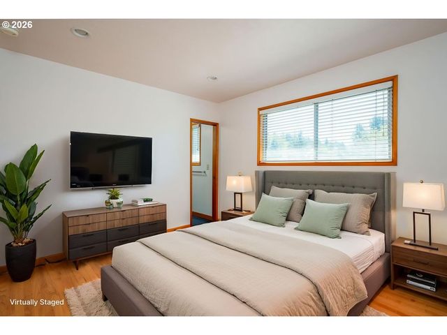 5815 Sw HUDDLESON St, Portland, OR 97219