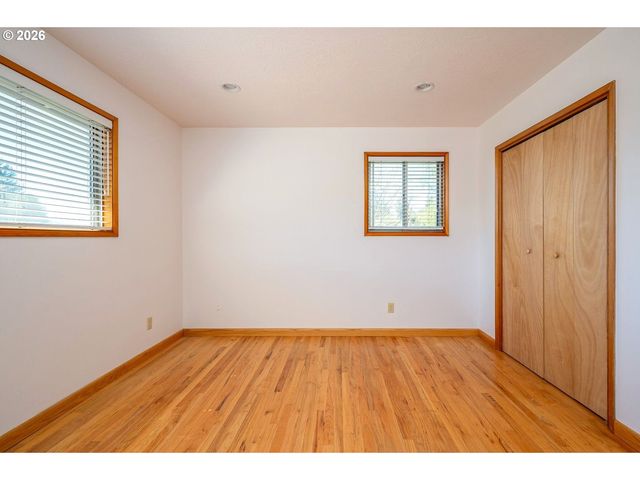 5815 Sw HUDDLESON St, Portland, OR 97219