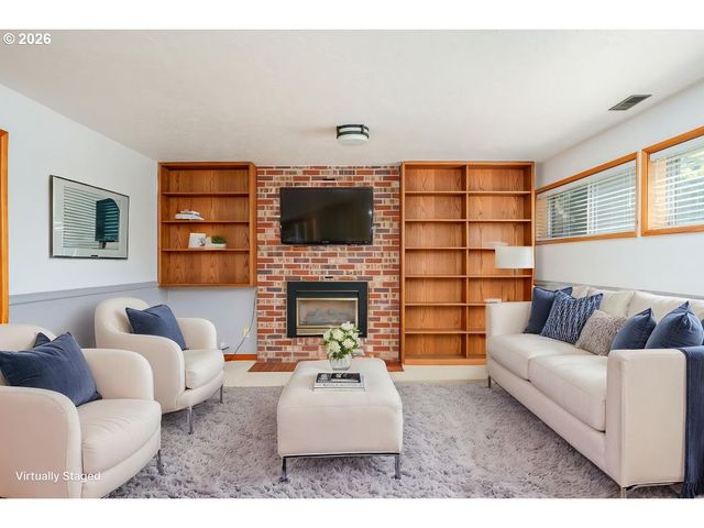 5815 Sw HUDDLESON St, Portland, OR 97219