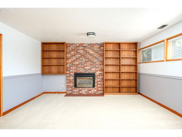 5815 Sw HUDDLESON St, Portland, OR 97219