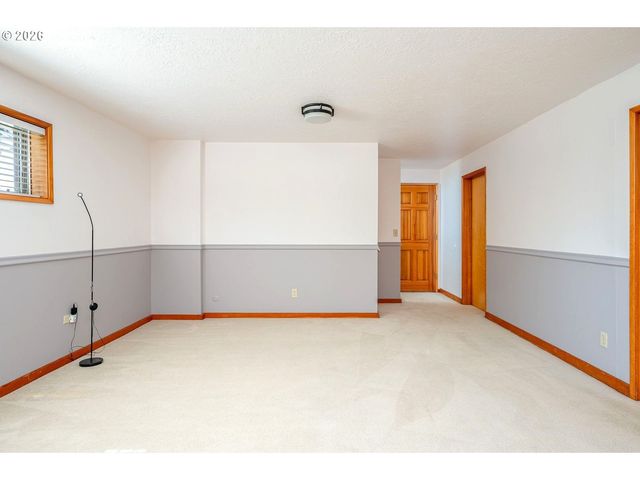 5815 Sw HUDDLESON St, Portland, OR 97219