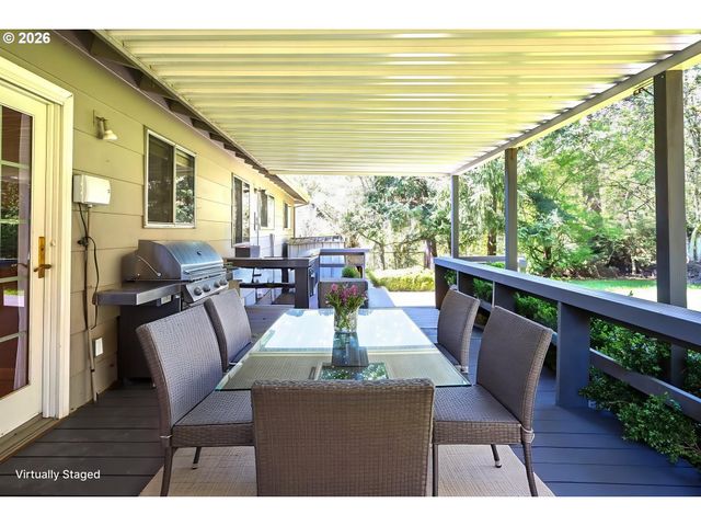 5815 Sw HUDDLESON St, Portland, OR 97219