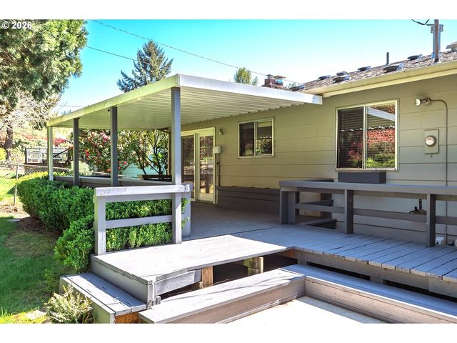 5815 Sw HUDDLESON St, Portland, OR 97219