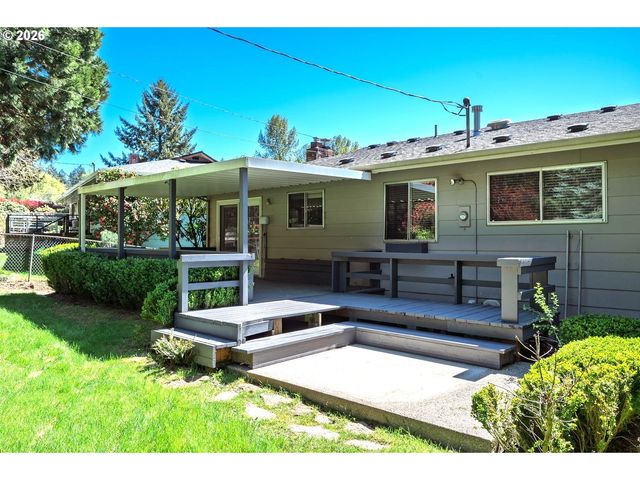 5815 Sw HUDDLESON St, Portland, OR 97219