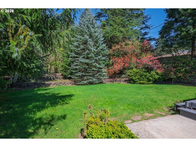 5815 Sw HUDDLESON St, Portland, OR 97219