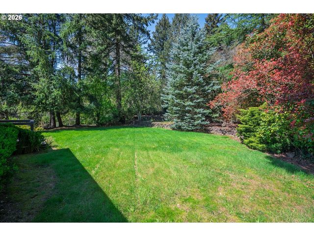 5815 Sw HUDDLESON St, Portland, OR 97219