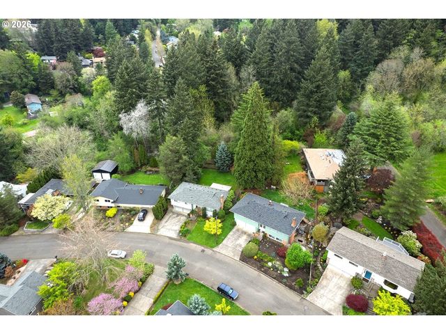 5815 Sw HUDDLESON St, Portland, OR 97219