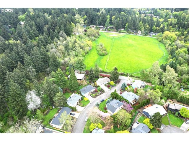 5815 Sw HUDDLESON St, Portland, OR 97219