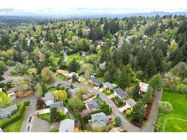 5815 Sw HUDDLESON St, Portland, OR 97219