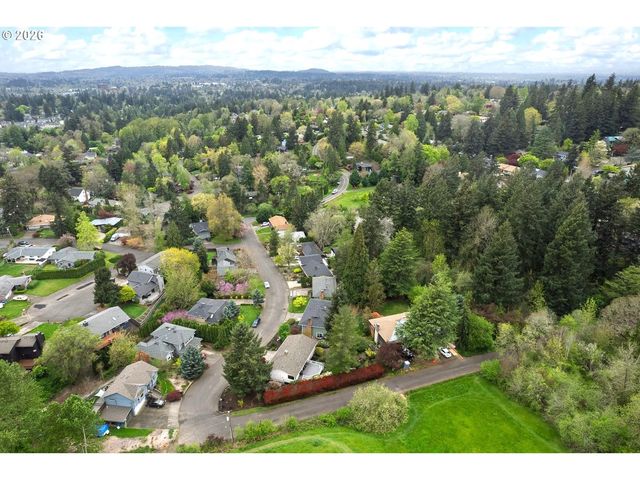 5815 Sw HUDDLESON St, Portland, OR 97219