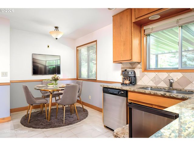 5815 Sw HUDDLESON St, Portland, OR 97219