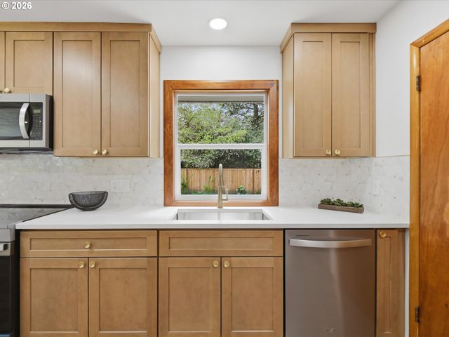 5640 Ne AINSWORTH St, Portland, OR 97218