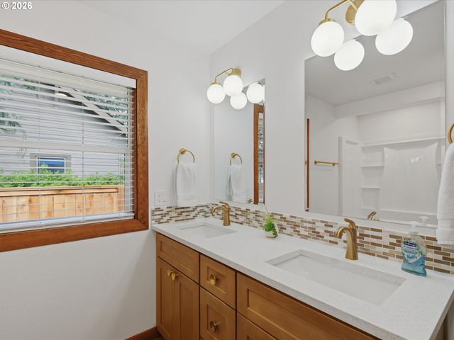 5640 Ne AINSWORTH St, Portland, OR 97218