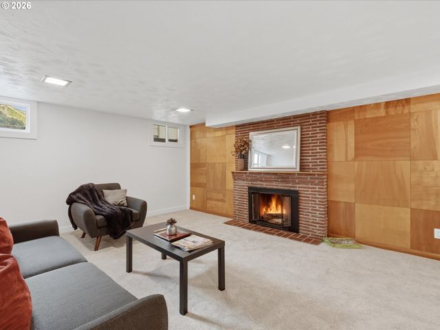 5640 Ne AINSWORTH St, Portland, OR 97218