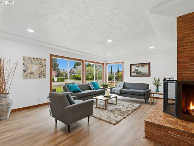 5640 Ne AINSWORTH St, Portland, OR 97218