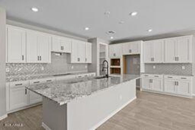 18941 W MONTEROSA Street, Litchfield Park, AZ 85340