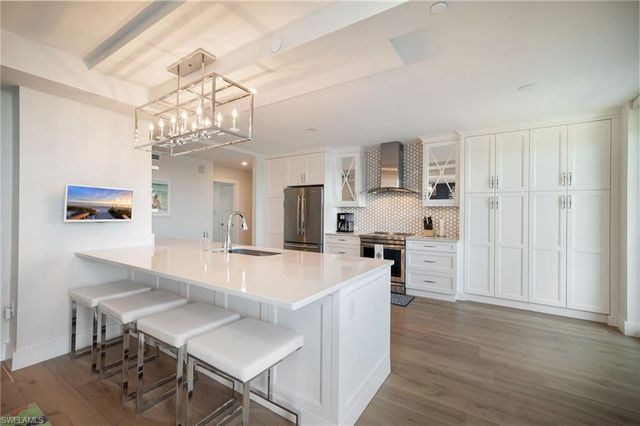 7515 Pelican Bay BLVD 6B, Naples, FL 34108