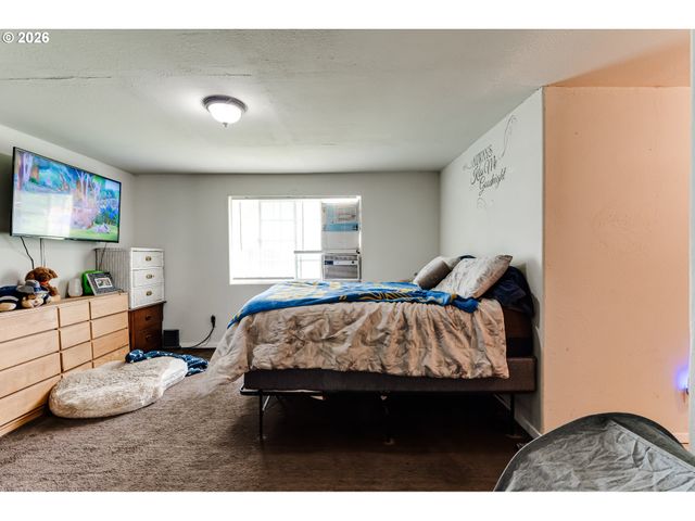 525 21ST St, Springfield, OR 97477