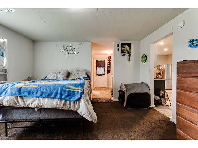 525 21ST St, Springfield, OR 97477