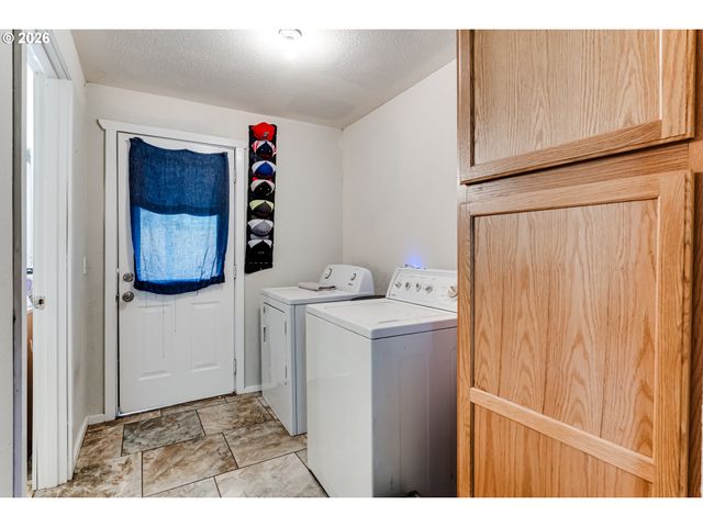 525 21ST St, Springfield, OR 97477