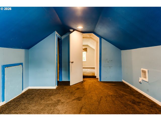 525 21ST St, Springfield, OR 97477