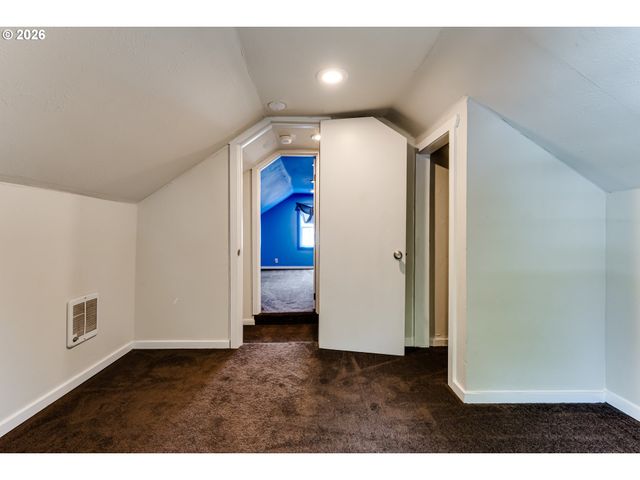 525 21ST St, Springfield, OR 97477