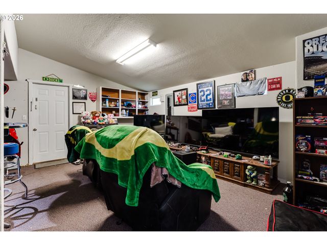 525 21ST St, Springfield, OR 97477