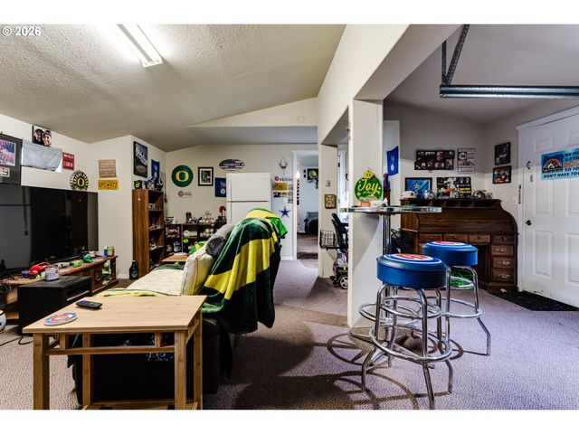 525 21ST St, Springfield, OR 97477