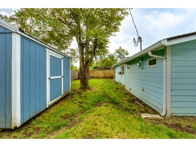 525 21ST St, Springfield, OR 97477
