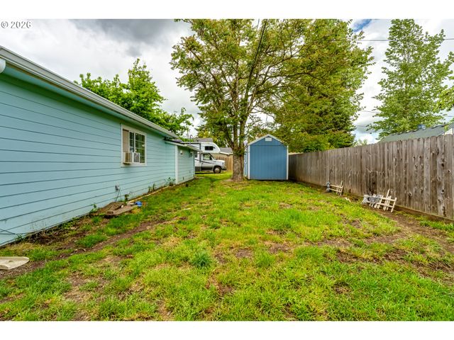 525 21ST St, Springfield, OR 97477