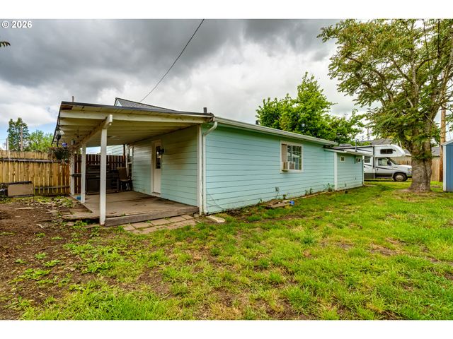525 21ST St, Springfield, OR 97477