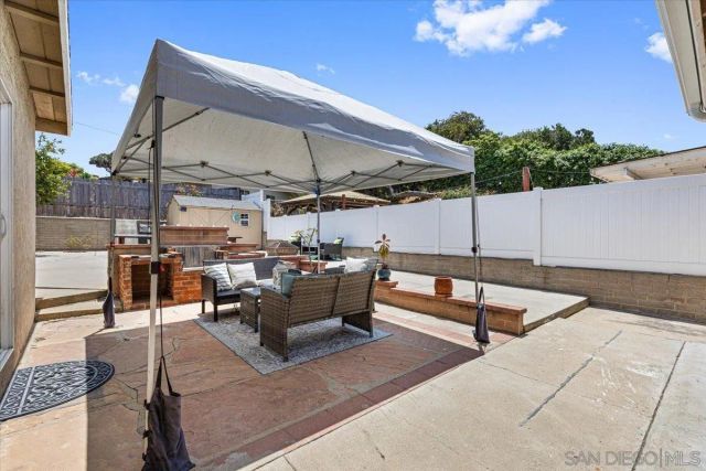 6295 Calle Pavana, San Diego, CA 92139