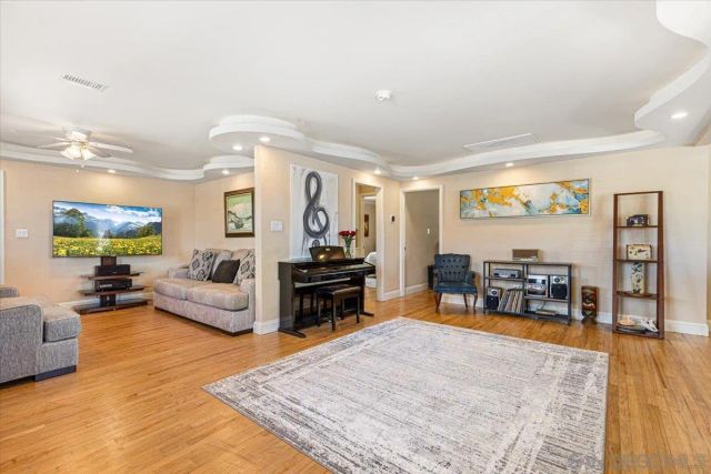 6295 Calle Pavana, San Diego, CA 92139