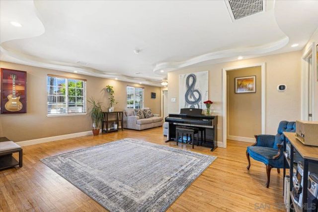 6295 Calle Pavana, San Diego, CA 92139