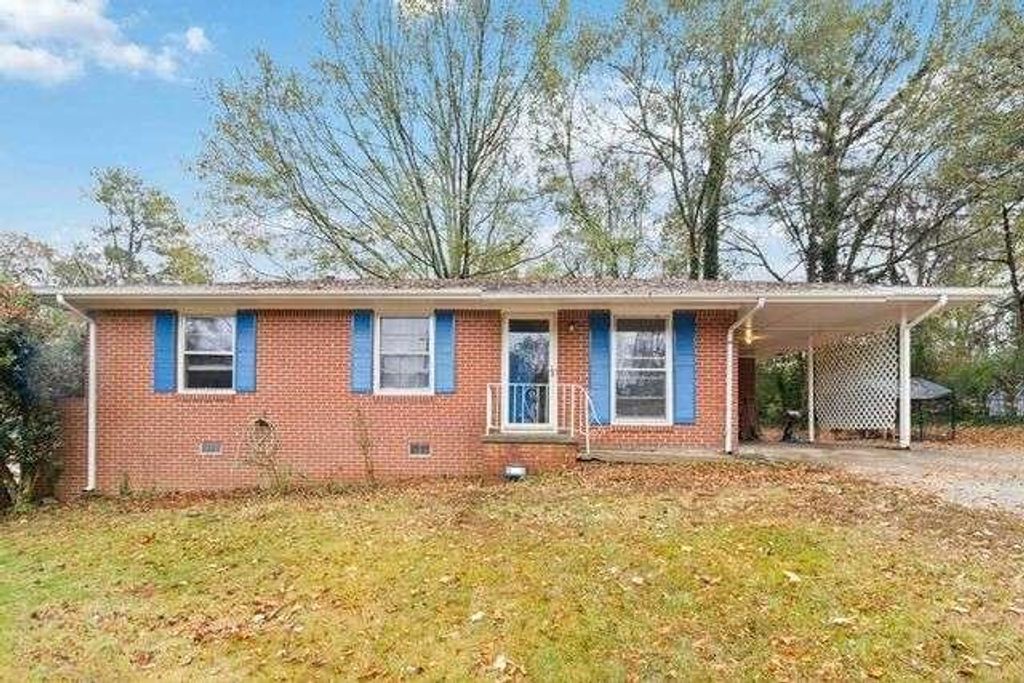 913 Longleaf Drive, Forest Park, GA 30297