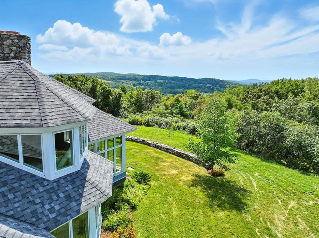 699 Nob Hill Road, Williston, VT 05495