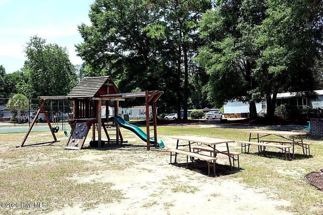9136 E Calabash Drive SW, Calabash, NC 28467